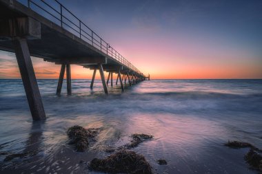Glenelg İskelesi 'nde gün batımı, Adelaide, Avustralya