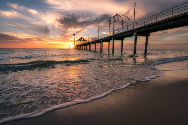 Günbatımı Brighton İskelesi, Adelaide, Güney Avustralya