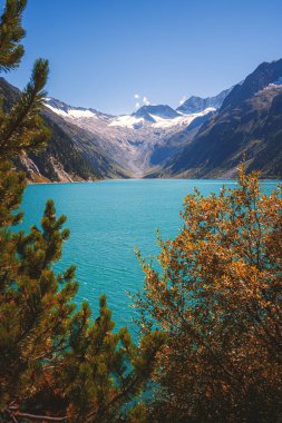 Zillertal, Avusturya Alpleri. Yaz manzarası, Olpererhtte mülteci, Schlegeisspeicher rezervuar manzarası.