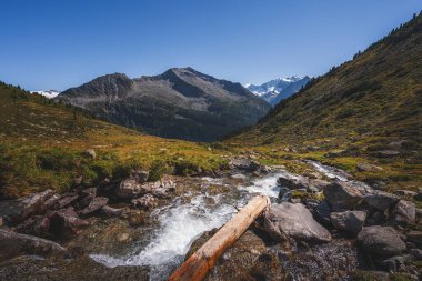 Zillertal, Avusturya Alpleri. Yaz manzarası, Olpererhtte mülteci, Schlegeisspeicher rezervuar manzarası.