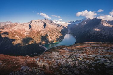 Zillertal, Avusturya Alpleri. Yaz manzarası, Olpererhtte mülteci, Schlegeisspeicher rezervuar manzarası.