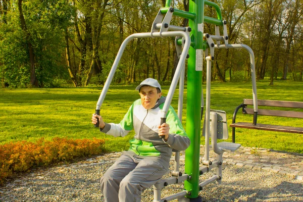 Las personas con parálisis cerebral llevan un estilo de vida activo — Foto de Stock