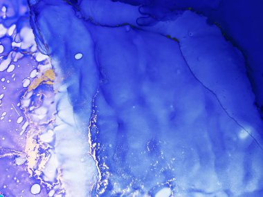 Renkli doku. Su gelgiti boşanmaları doğurur. Koyu mavi, beyaz ve altın benekler. Mürekkep çizgileri. Aquamarine Aquarelle boyası çiziyor. Alkol Mürekkebi Pigmenti. Alkol Mürekkebi Sanatı.