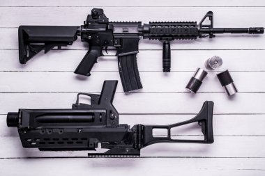 Saldırı tüfeği, bomba atar ve boş kovan, üst VI