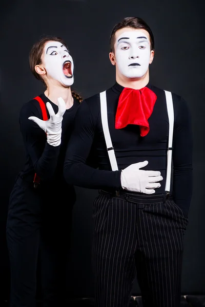 Woman mime screams at the man — Stock Photo, Image