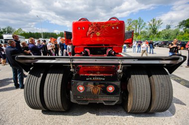 Kırmızı Scania R999 