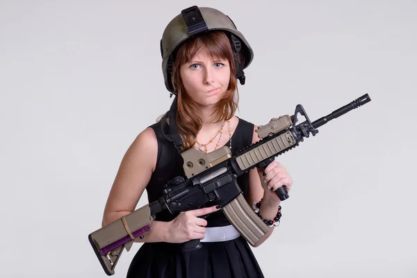 Chica divertida con pistola.Collage — Foto de Stock