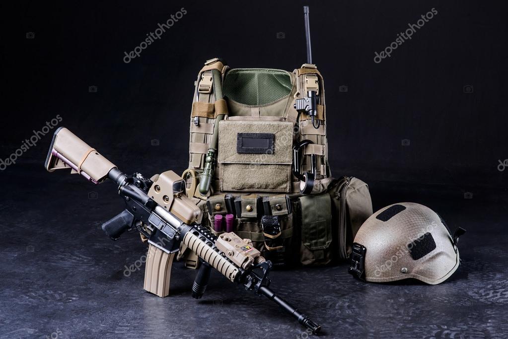 Bulletproof vest,helmet and rifle Stock Photo by ©Nesterenko_Max 112444644