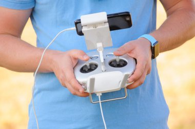 Uzaktan kumanda drone uçuş