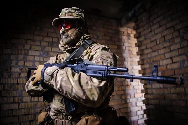 Military man in camouflage with a weapon — Stock Photo, Image