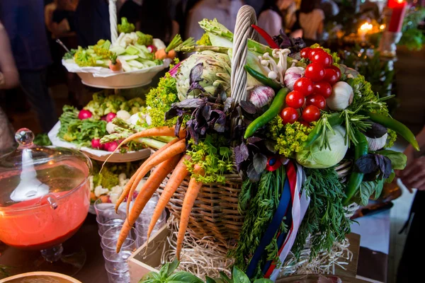 Vegetarian basket of vegetables. — Stock Photo, Image