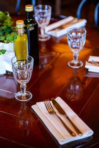 Table served before dinner in the luxury restaurant — Stock Photo, Image