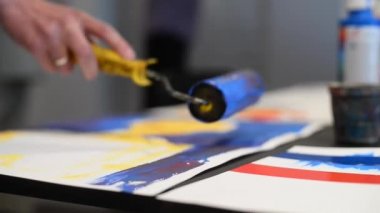 Genç Sanatçılar Resim Galerisi Mistetskiy Arsenal performans sırasında ayrıntıları boya