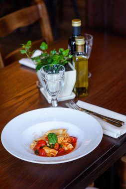 Domates soslu İtalyan Mantısı