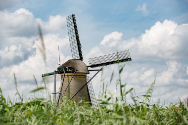 Hollanda Kinderdijk - 14 Haziran: Kinderdijk Yel Değirmenleri UNESCO Dünya Mirası. 14 Haziran 2015 'te Hollanda Kinderdijk' te.