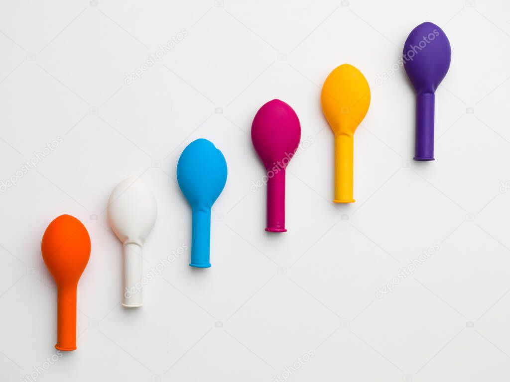 colorful ballon arrangement from the left lower corner to the right upper corner on a white background