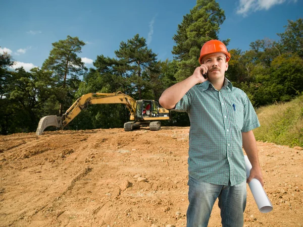 Ingeniero Hablando Por Teléfono Sitio Construcción — Foto de Stock