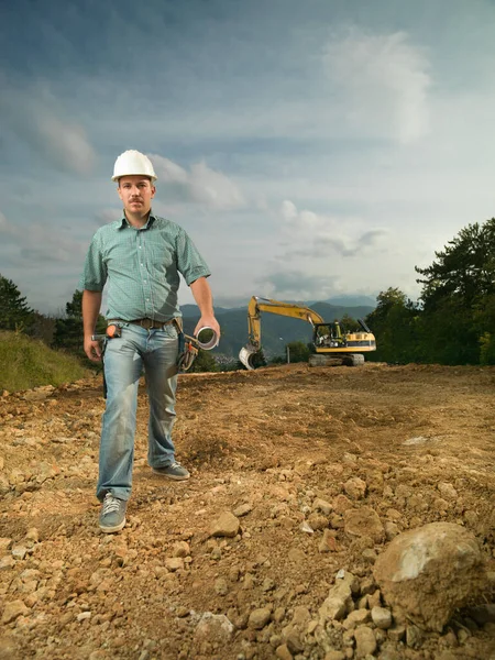 Vista Frontal Del Guapo Ingeniero Caucásico Caminando Sitio Construcción — Foto de Stock