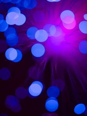 Fiber optik bir makro ile soyut duvar kağıdı mavi ve mor yuvarlak ışıklı değnek