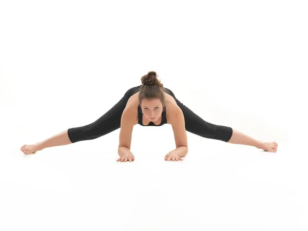 Vista Frontal Mujer Joven Demostrando Difícil Postura Yoga Vestida Negro —  Fotos de Stock