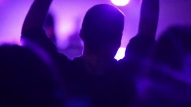 bir rock konserinde parti kalabalık görüntüleri