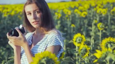 Kız alma fotoğraf eski bir film kamera ile. El atış.