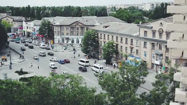 Provinsstad, vy från ovan. Korsningen väg. — Stockvideo