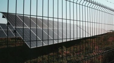 Çelik Kaynaklı Güneş Enerjisi Santrali Güvenlik Güneş. Örgü çit. Hangi güneş enerjisi elemanları üzerinde bölge Eskrim.