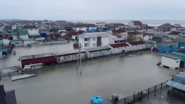 Overstroming van een resort dorp in Oekraïne. nederzetting Kirillovka, regio Zaporozhye. — Stockvideo