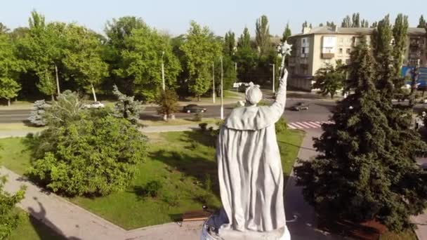 Monument över Bogdan Khmelnitskij i staden Melitopol, Ukraina. — Stockvideo