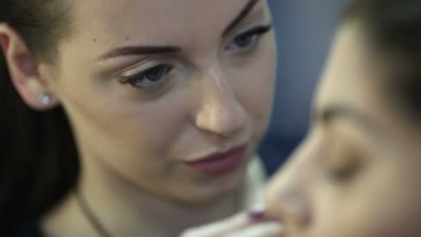 Trucco professionale in studio Bellezza . — Video Stock