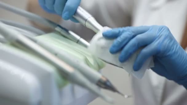 Стоматологические сверла и инструменты — стоковое видео