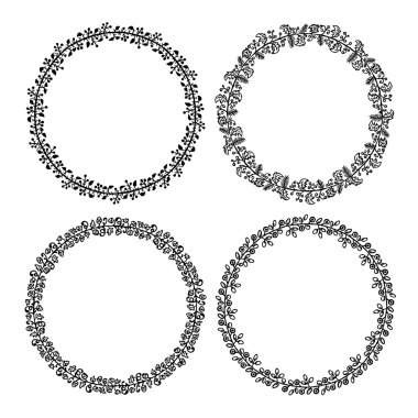 Elle çizilmiş dekoratif çerçeve kümesi. Dört dekoratif çerçeve kümesi. Dallarında yapılan dekoratif doodle çelenk kümesi. İki numaralı ayarlayın. Siyah arka plan. Siyah ve beyaz.