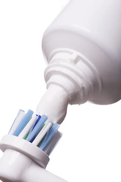 Hand mit Maniküre hält einzelne blaue elektrische Zahnbürste — Stockfoto