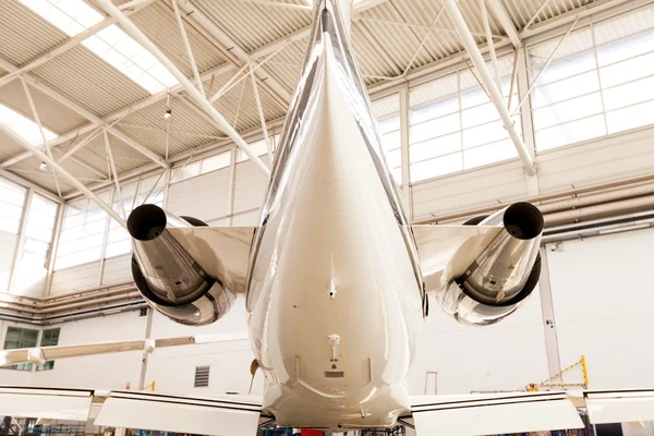 Airplane Tail Inside Brightly Lit Hangar — Φωτογραφία Αρχείου