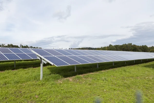 Mavi siliciom güneş hücreleri alternatif enerji alanıyla