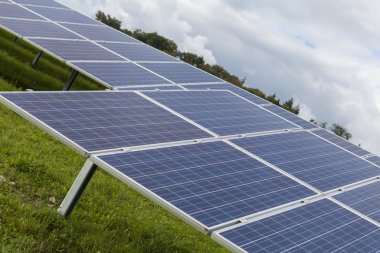 Mavi siliciom güneş hücreleri alternatif enerji alanıyla