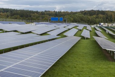 Mavi siliciom güneş hücreleri alternatif enerji alanıyla