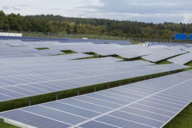 Mavi siliciom güneş hücreleri alternatif enerji alanıyla