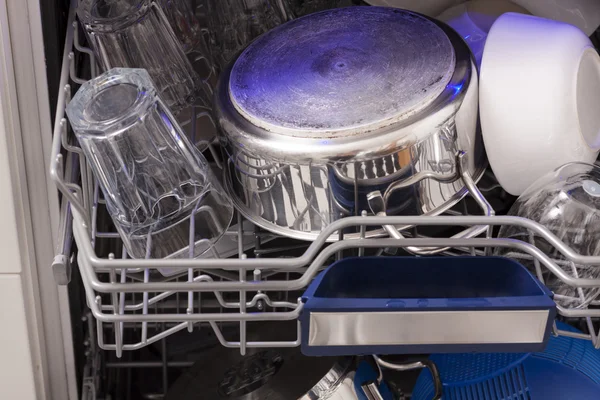 Dishwasher loades in a kitchen with clean dishes — Stock Photo, Image