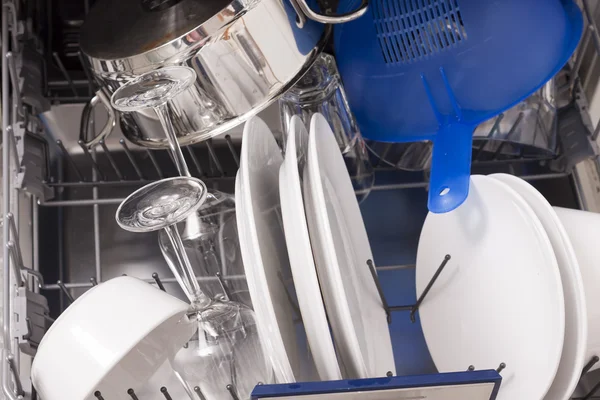 Dishwasher loades in a kitchen with clean dishes — Stock Photo, Image