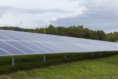 Mavi siliciom güneş hücreleri alternatif enerji alanıyla