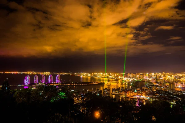 Vista Noturna Uma Ilha Artificial Phoenix Cidade Sanya Iluminada Com — Fotografia de Stock