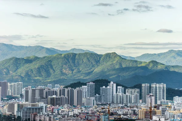 Sanya China Noviembre 2016 Vista Pájaro Ciudad Sanya Con Montañas —  Fotos de Stock