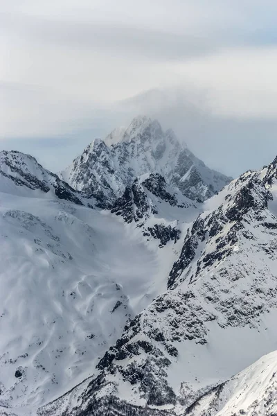 Schneebedeckte Berge Aksaut Wolken Skigebiet Dombay Westkaukasus Russland — Stockfoto