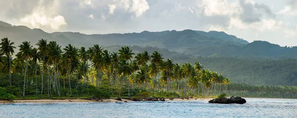 Vue Soir Belle Plage Tropicale Sauvage Avec Eau Turquoise Claire — Photo