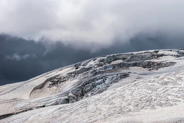 Olvadó Gleccser Elbrus Lejtő — Stock Fotó