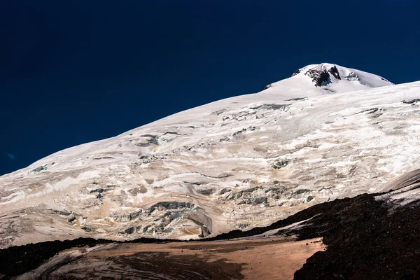 Nyugati Csúcs Hegy Déli Lejtője Elbrus Napos Nyári Napon Kabardino — Stock Fotó