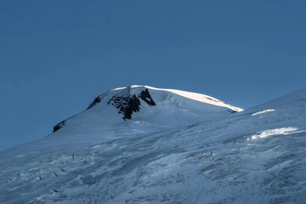 Hegy Nyugati Csúcsa Elbrus Európa Legmagasabb Csúcsa Kora Hajnalban Kabardino — Stock Fotó