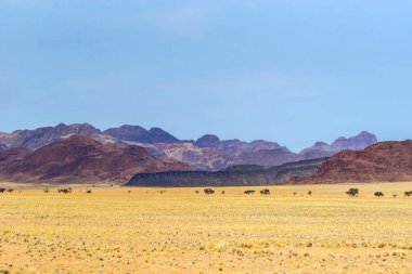 Naukluft dağlarındaki güzel çöl manzarası, Sossusvlei, Namib Naukluft Ulusal Parkı, Namibya
